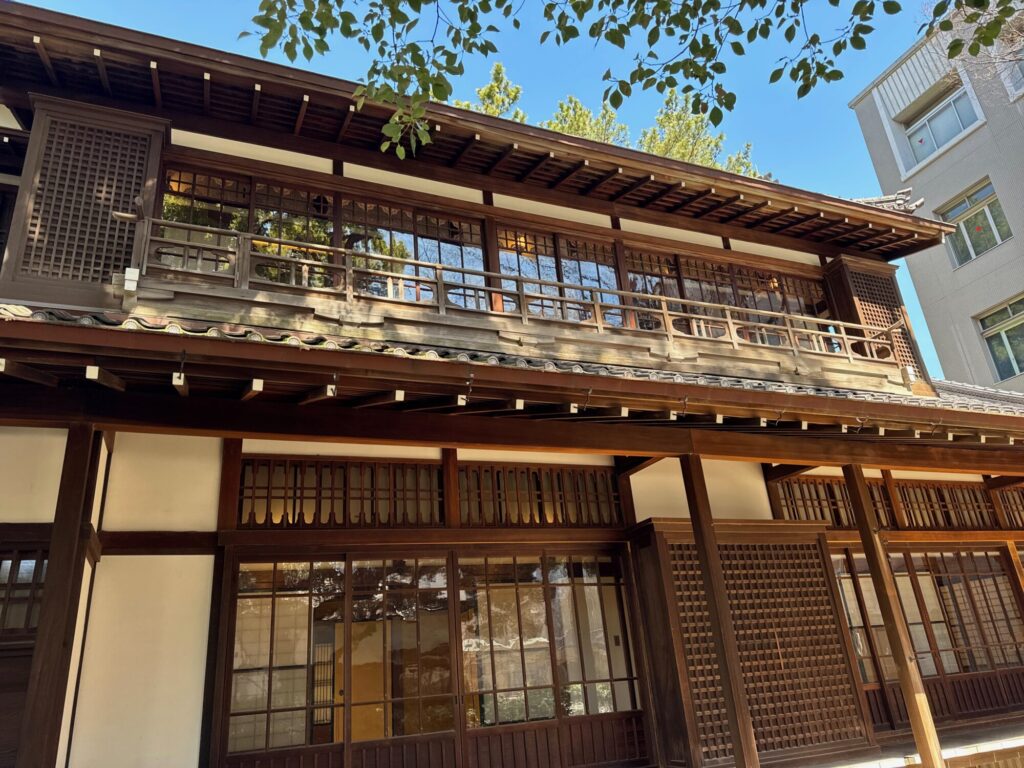 旧宮家の重要文化財 旧久邇宮(くにのみや)邸 一般公開 | カエルとき