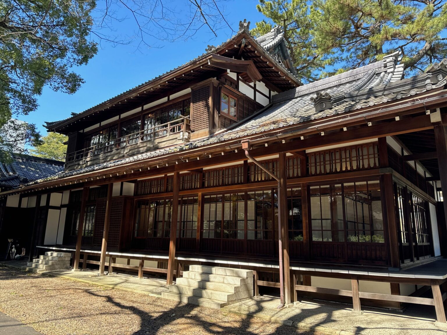 旧宮家の重要文化財 旧久邇宮(くにのみや)邸 一般公開 | カエルとき